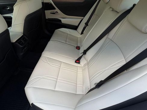 Certified 2025 Lexus ES 300h Ultra Luxury w/ Accessory Package (Z1) FWD image 25