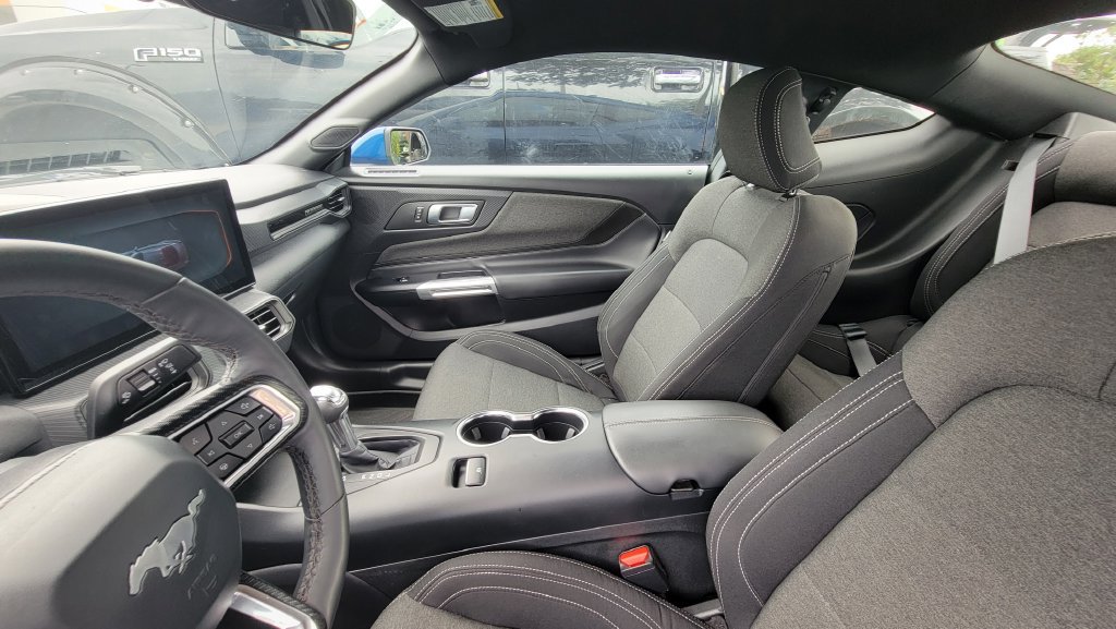 Used 2024 Ford Mustang Coupe RWD image 9