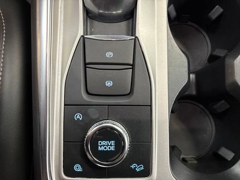 Used 2024 Ford Explorer XLT w/ Equipment Group 202A AWD/4WD image 31