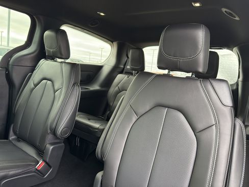 New 2026 Chrysler Pacifica Select image 33