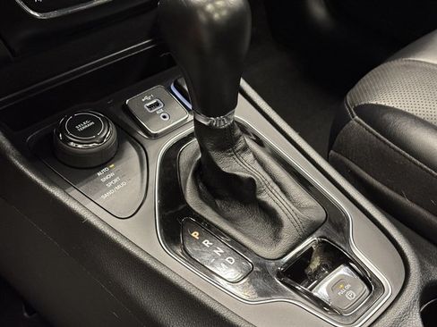 Used 2022 Jeep Cherokee Limited AWD/4WD image 32