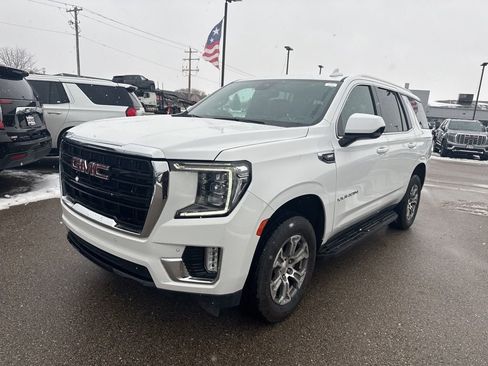 Used 2024 GMC Yukon SLE AWD/4WD image 6