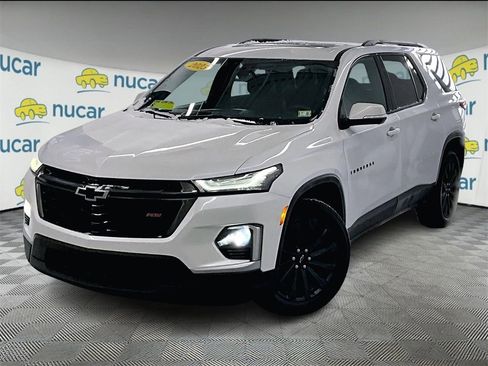 Used 2023 Chevrolet Traverse RS image 3