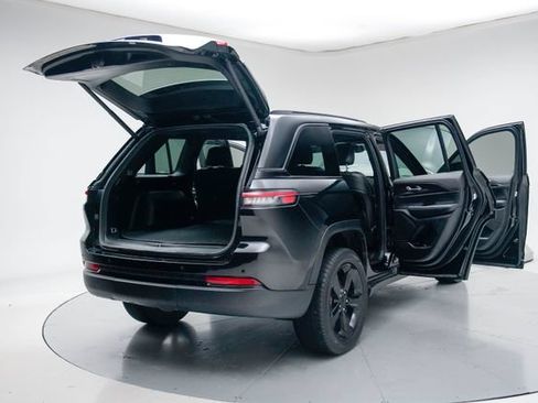 Used 2023 Jeep Grand Cherokee Altitude AWD/4WD image 21