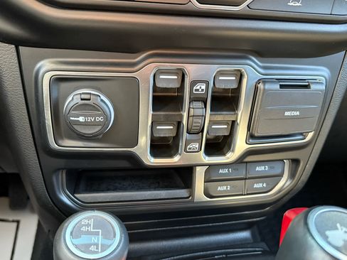 Used 2022 Jeep Wrangler Unlimited Sahara image 22