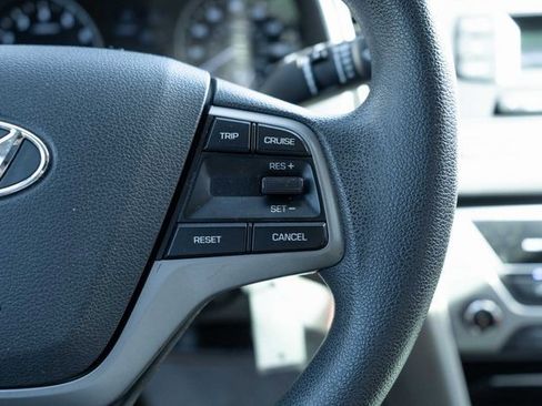 Used 2017 Hyundai Elantra SE image 19