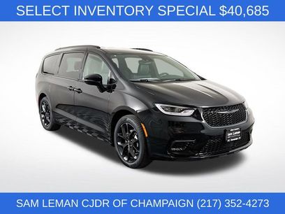 New 2026 Chrysler Pacifica Select w/ S Appearance Package