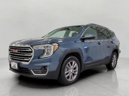 Used 2024 GMC Terrain SLT image 13