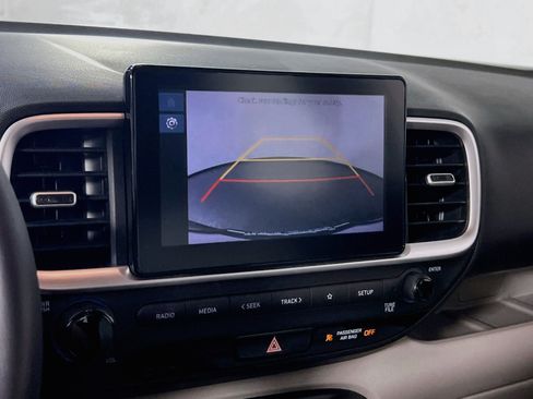 Used 2023 Hyundai Venue SEL FWD image 13