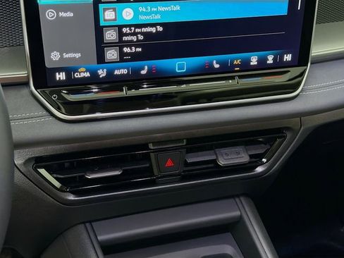 New 2026 Volkswagen Tiguan SE FWD image 17