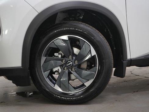Used 2025 Nissan Rogue SV AWD/4WD image 29
