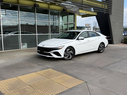 Used 2025 Hyundai Elantra Limited FWD image 1