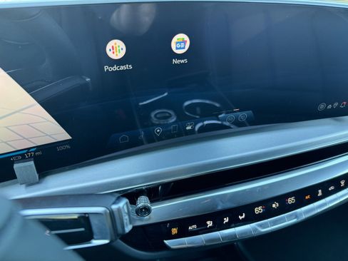 Used 2024 Cadillac Lyriq Sport AWD/4WD image 14