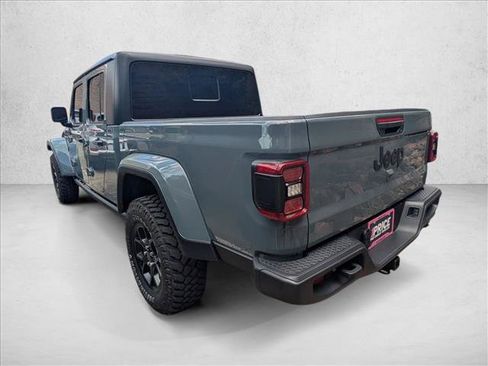 Used 2025 Jeep Gladiator Sport AWD/4WD image 6