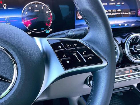 Used 2025 Mercedes-Benz GLA 250 image 24