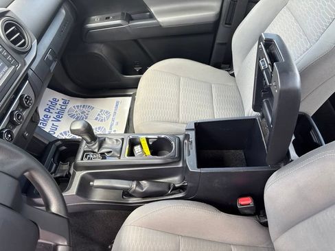 Used 2017 Toyota Tacoma SR AWD/4WD image 27