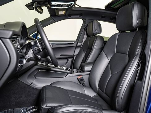 Certified 2026 Porsche Macan AWD/4WD image 5
