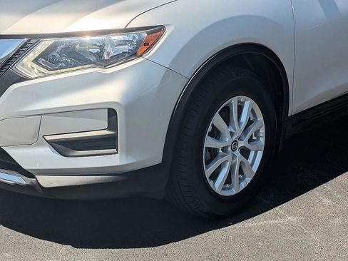 Used 2017 Nissan Rogue SV w/ SV Premium Package image 9