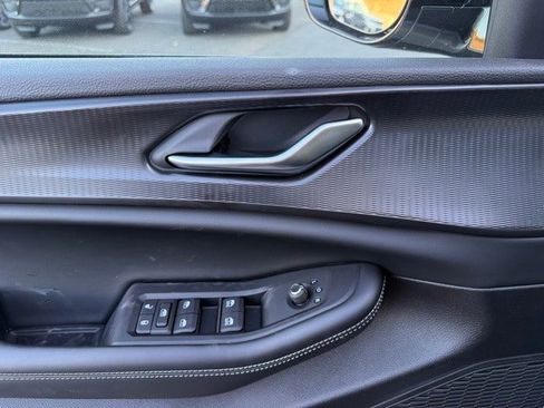 New 2025 Jeep Grand Cherokee Altitude image 12