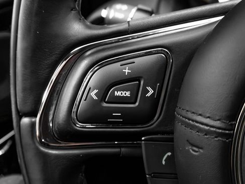 Used 2016 Jaguar XJ R image 51