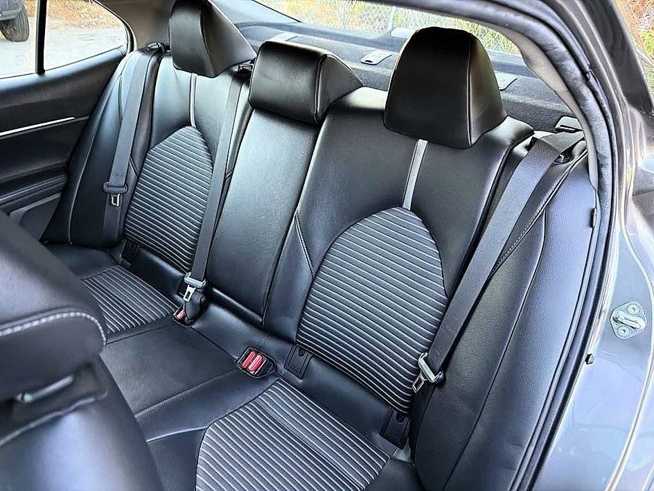Used 2019 Toyota Camry SE FWD image 12
