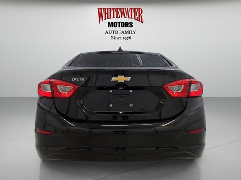 Used 2019 Chevrolet Cruze LS w/ LS Convenience Package FWD image 3