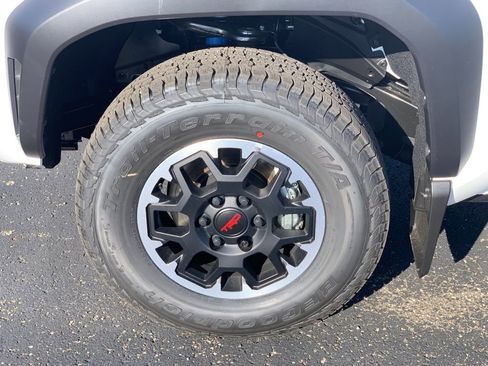 New 2026 Toyota Tacoma TRD Off-Road AWD/4WD image 31
