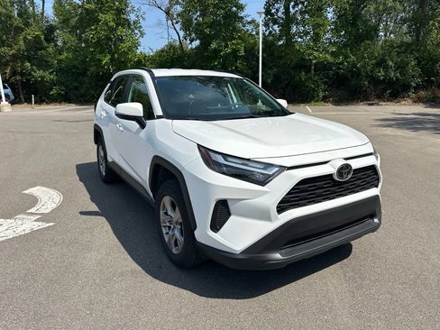 Used 2025 Toyota RAV4 XLE AWD/4WD image 3