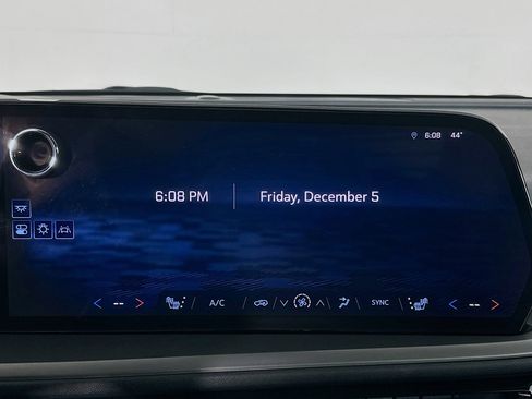 Used 2025 Chevrolet Traverse LT image 21