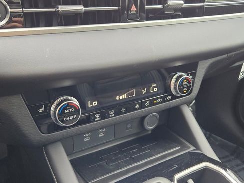 New 2025 Mitsubishi Outlander SE image 33