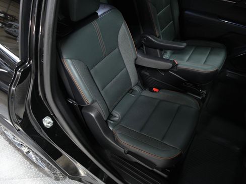 Used 2025 GMC Acadia AT4 image 18