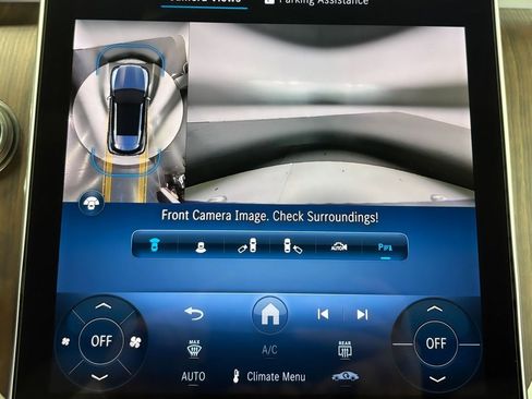 Used 2025 Mercedes-Benz GLC 350e GLC 350e w/ Driver Assistance Package image 19