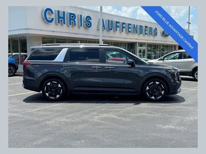 Used 2025 Kia Carnival EX