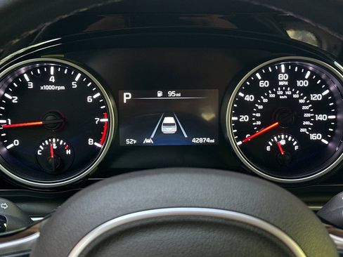Used 2022 Kia Carnival EX FWD image 26