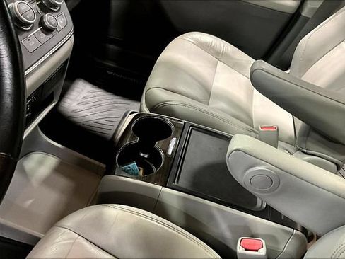 Used 2019 Toyota Sienna XLE FWD image 18
