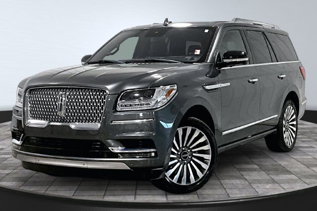 Used 2018 Lincoln Navigator Reserve w/ Technology Package AWD/4WD image 3