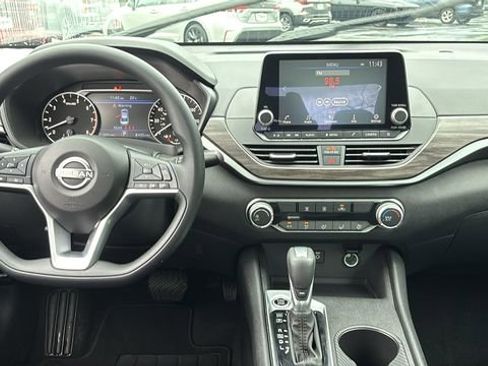 Used 2025 Nissan Altima 2.5 SV FWD image 7