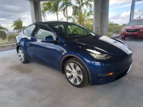 Used 2020 Tesla Model Y Long Range image 2
