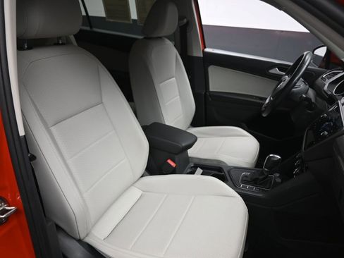 Used 2019 Volkswagen Tiguan SE FWD image 30