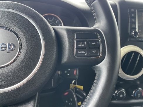 Used 2015 Jeep Wrangler Unlimited Sahara AWD/4WD image 28