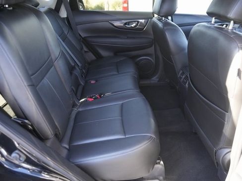 Used 2018 Nissan Rogue SV image 15