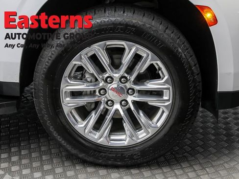 Used 2024 GMC Yukon XL SLT AWD/4WD image 35