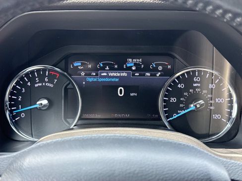 Used 2020 Ford Expedition XLT w/ Equipment Group 202A AWD/4WD image 17