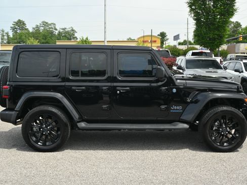 Used 2025 Jeep Wrangler Unlimited Sahara AWD/4WD image 11
