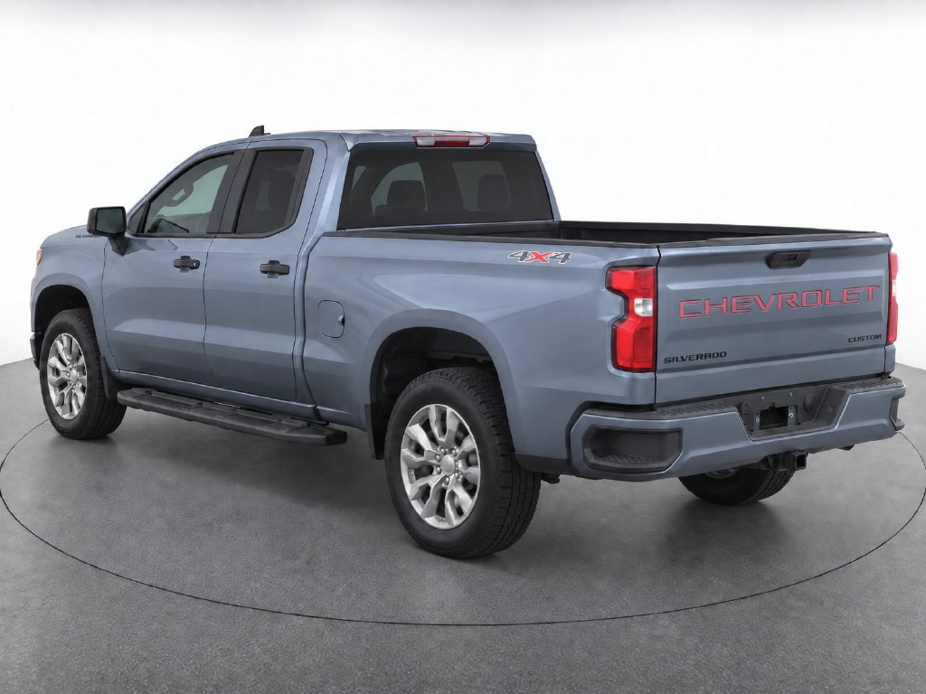 Used 2020 Chevrolet Silverado 1500 Custom w/ Custom Convenience Package AWD/4WD image 3