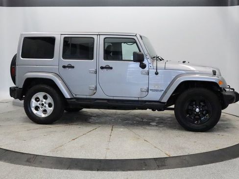 Used 2014 Jeep Wrangler Unlimited Sahara w/ Connectivity Group AWD/4WD image 6