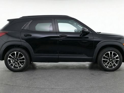 Used 2025 Chevrolet TrailBlazer LT FWD image 11