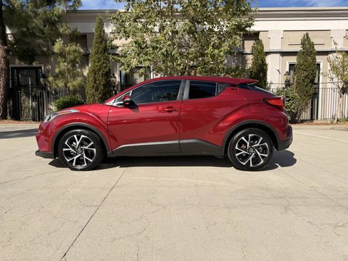 Used 2018 Toyota C-HR XLE FWD image 5