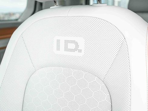 New 2025 Volkswagen ID. Buzz 1st Edition AWD/4WD image 41