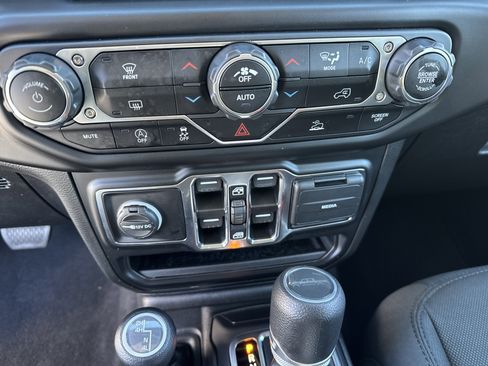 Used 2022 Jeep Gladiator Sport image 33